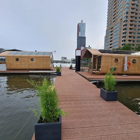 Vakantiehuis Wikkelboat Nr1 At Floating Rijnhaven *