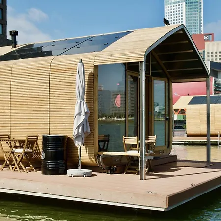 Wikkelboat Nr1 At Floating Rijnhaven Vakantiehuis Rotterdam