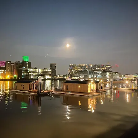 Wikkelboat Nr1 At Floating Rijnhaven Vakantiehuis *